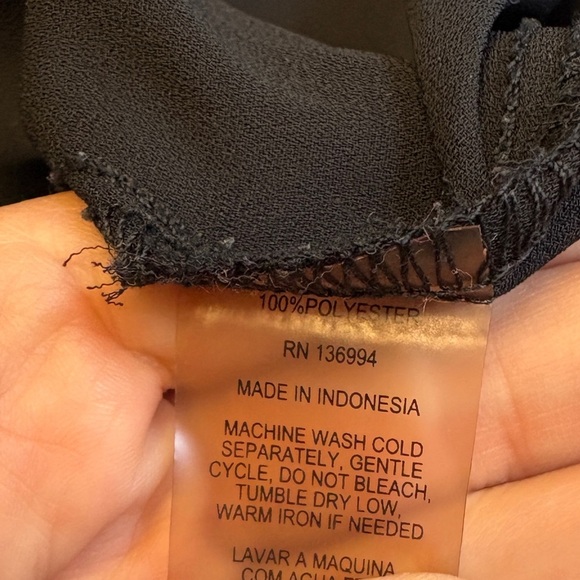 Sioni Black Off-the-Shoulder Flowy Feminine Long Sleeve Blouse womens size Large - Picture 7 of 9